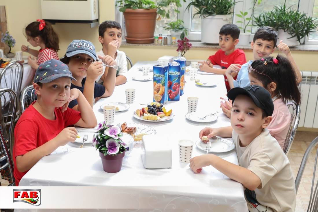 Yay məktəbi şagirdlərindən ibarət qrup FAB Boyada