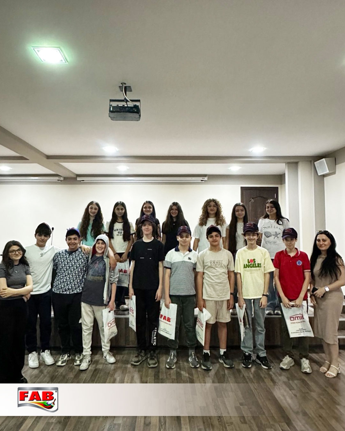 DÜNYA MƏKTƏBİNİN ŞAGİRDLƏRİ FAB ŞİRKƏTLƏR QRUPUNDA