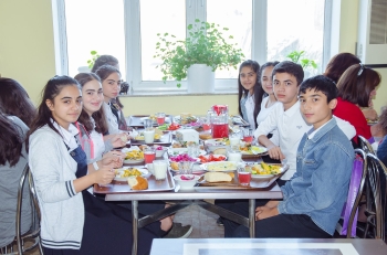 Xətai rayonu 17 nömrəli tam orta məktəbin şagirdləri “FAB Boya”da