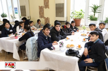 Qobu qəsəbə 2№-li məktəbin şagirdləri FAB Şirkətlər Qrupunda