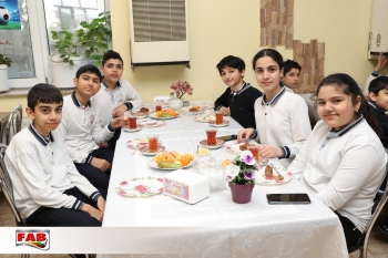 143 №-li məktəbin şagirdləri FAB Boyada